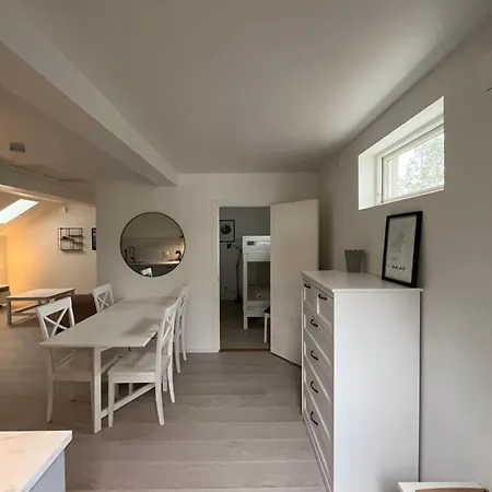 Apartment Close To Everything *